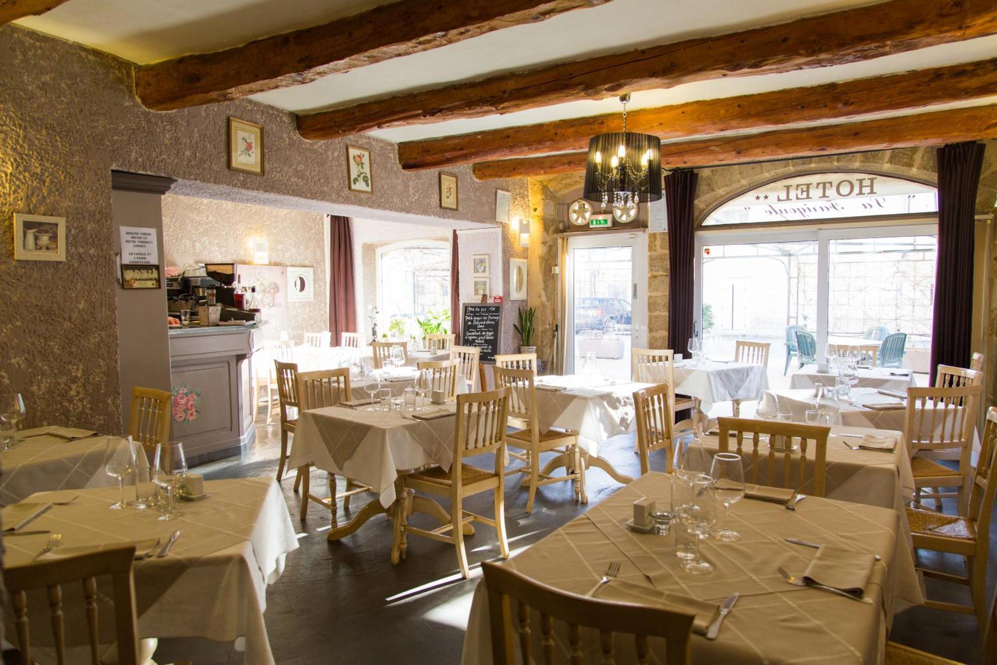 Logis Hotel Restaurant La Farigoule Sainte-Cecile-les-Vignes Екстер'єр фото