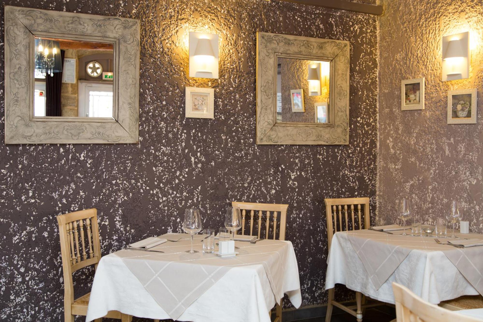 Logis Hotel Restaurant La Farigoule Sainte-Cecile-les-Vignes Екстер'єр фото