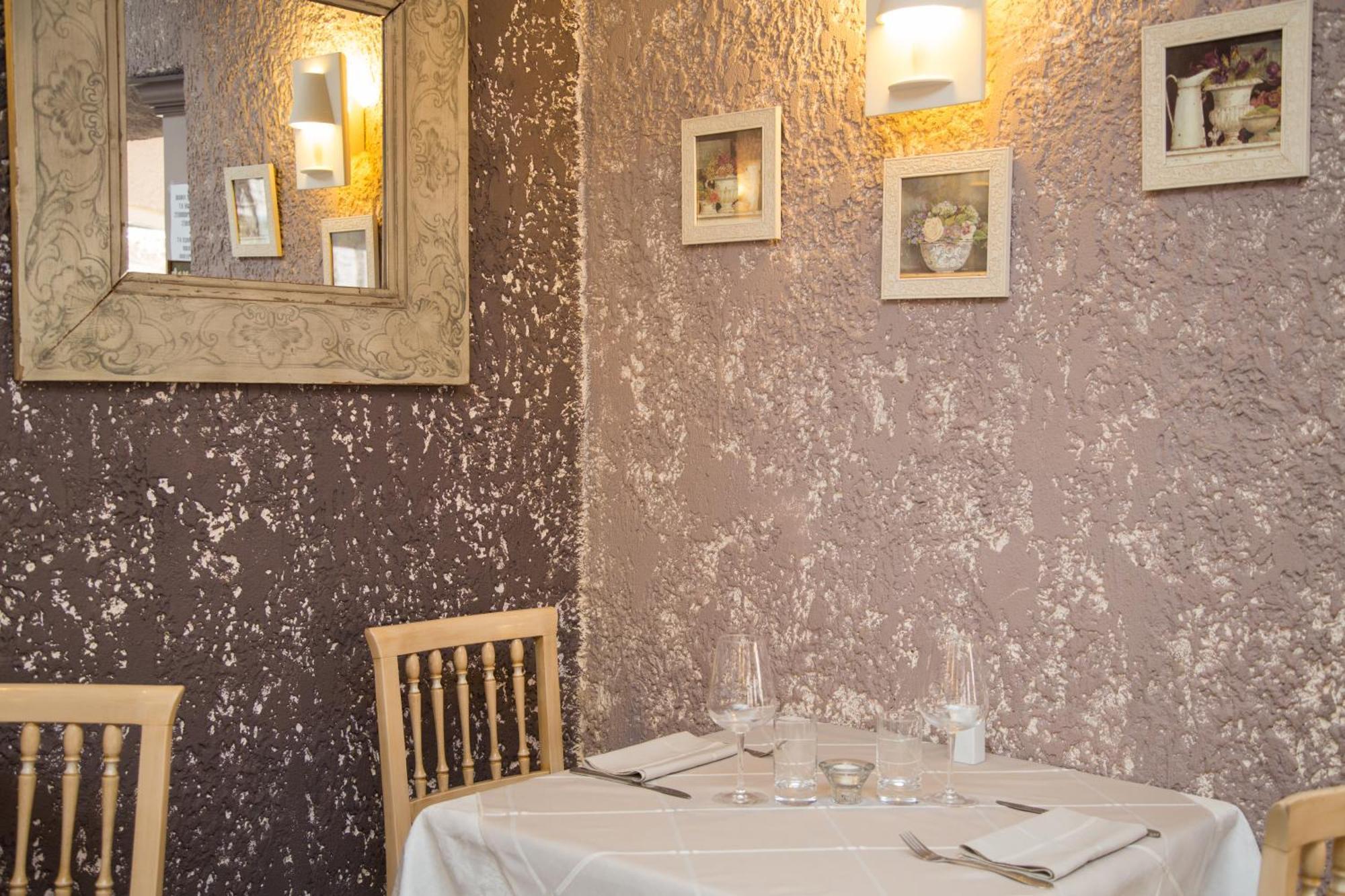 Logis Hotel Restaurant La Farigoule Sainte-Cecile-les-Vignes Екстер'єр фото