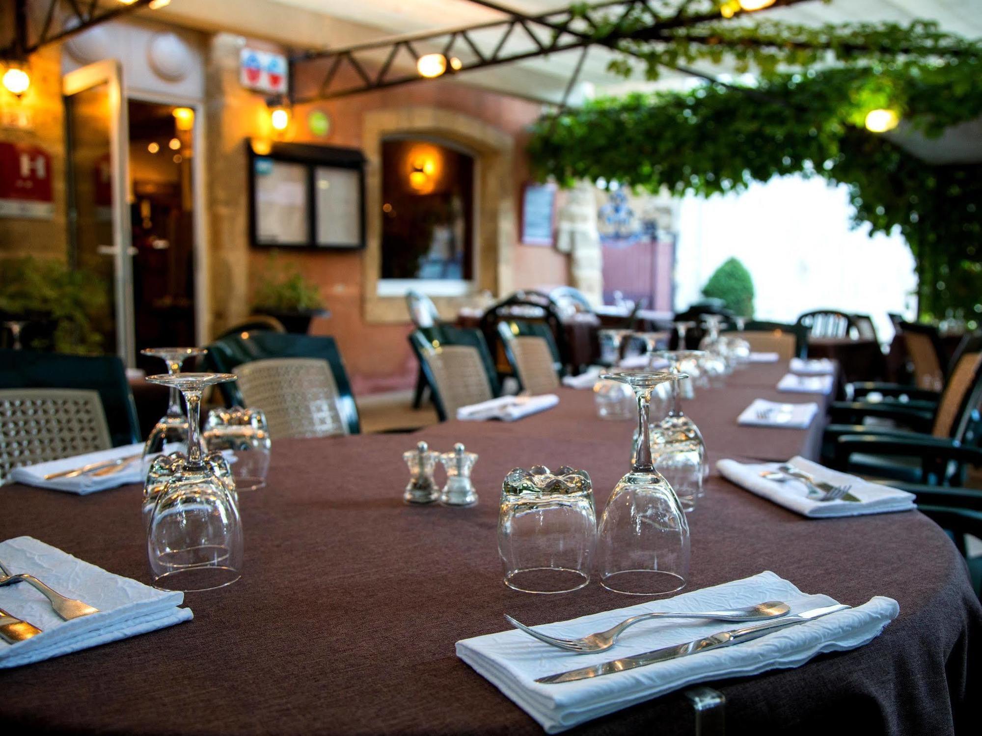 Logis Hotel Restaurant La Farigoule Sainte-Cecile-les-Vignes Екстер'єр фото