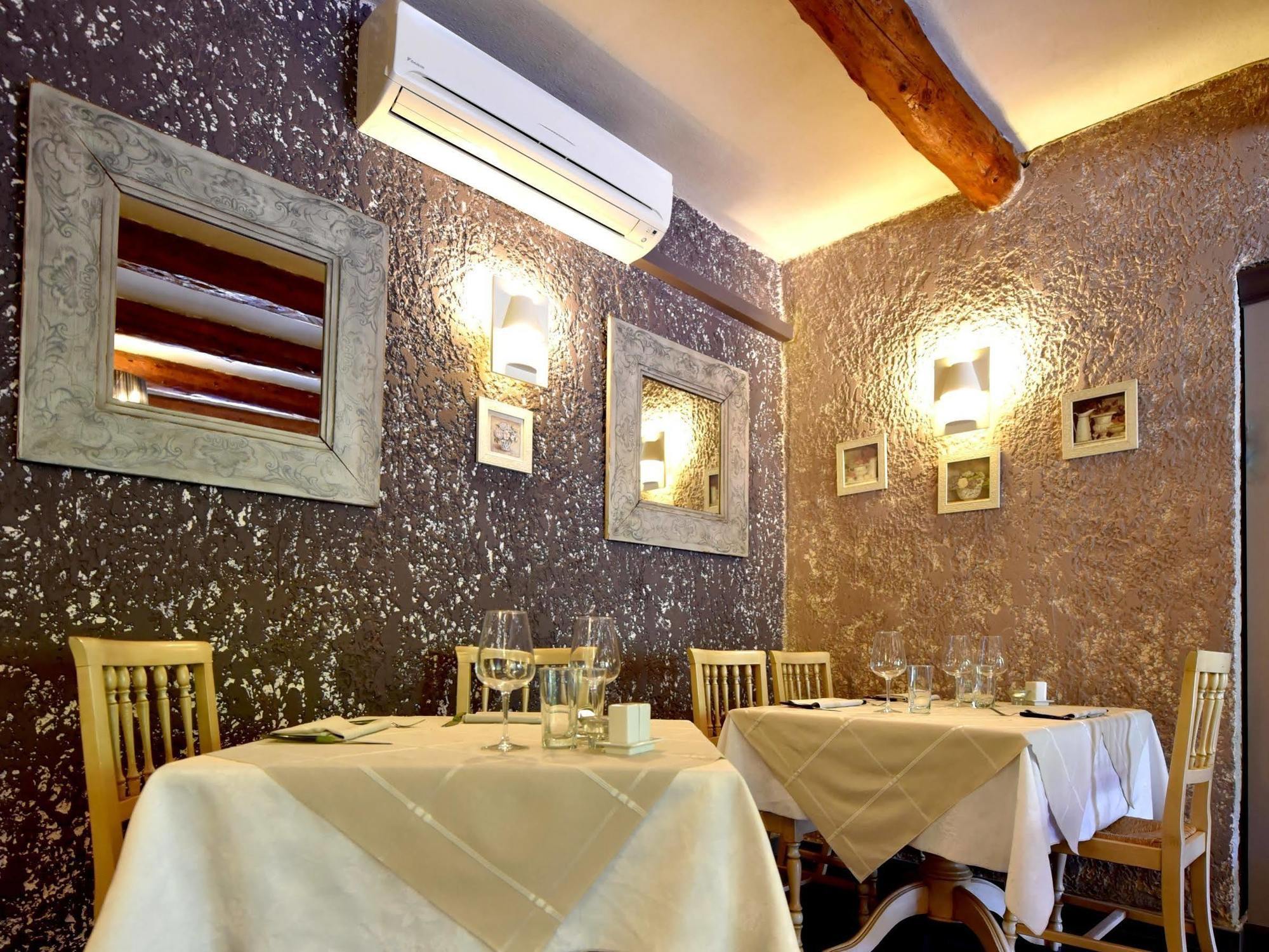 Logis Hotel Restaurant La Farigoule Sainte-Cecile-les-Vignes Екстер'єр фото