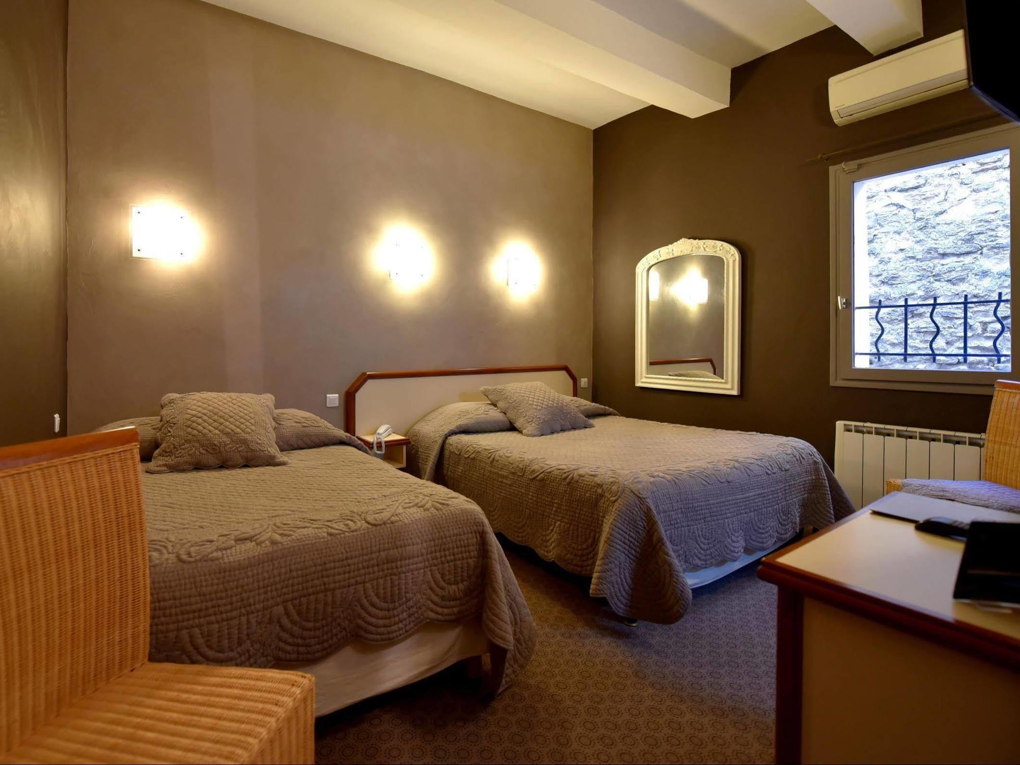 Logis Hotel Restaurant La Farigoule Sainte-Cecile-les-Vignes Екстер'єр фото
