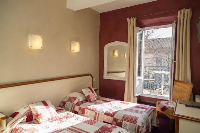 Logis Hotel Restaurant La Farigoule Sainte-Cecile-les-Vignes Екстер'єр фото