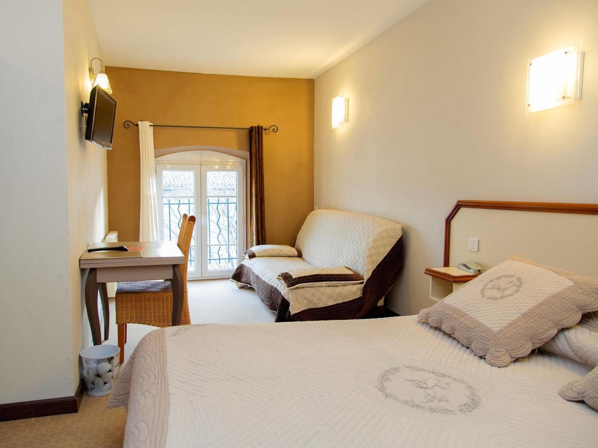 Logis Hotel Restaurant La Farigoule Sainte-Cecile-les-Vignes Екстер'єр фото