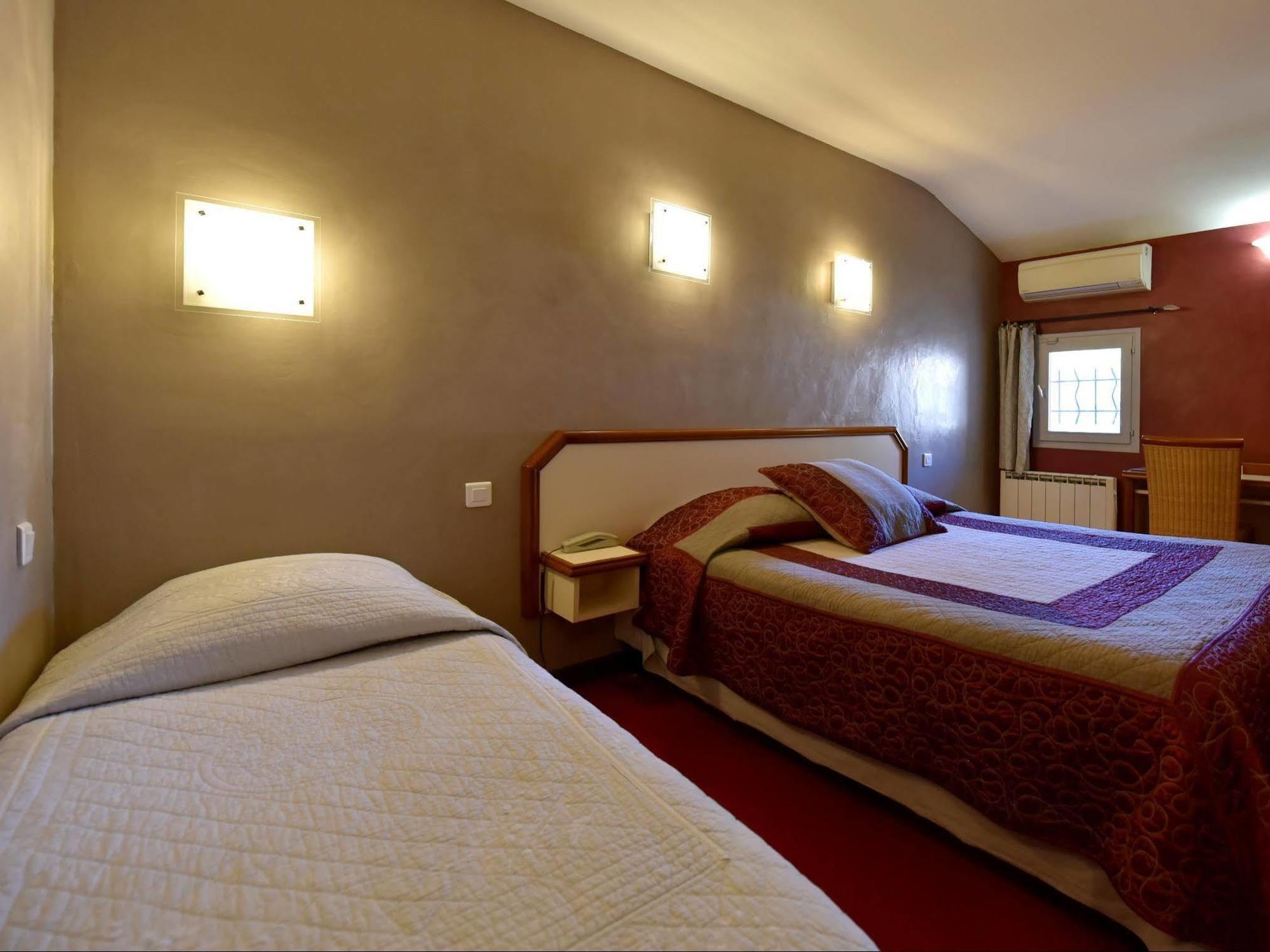 Logis Hotel Restaurant La Farigoule Sainte-Cecile-les-Vignes Екстер'єр фото
